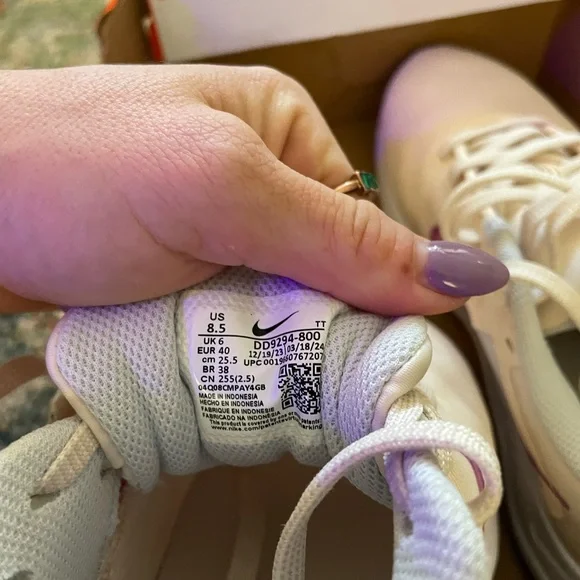 Women’s Nike downshifter size 8.5 - Picture 3 of 6